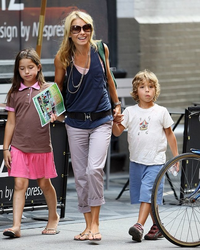  Kelly Ripa, Lola Grace and Joaquin Consuelos, Kelly Ripa, Joaquin Consuelos, mother and children, celebrity kids, celebrity children, blonde, long hair, straight hair, wristwatch, watch, flip flops, sandals, grey gray cuffed pants, grey gray cuffed trousers, grey gray cuffed slacks, sunglasses, backpack, pink tank top, black elastic belt, loose navy top 